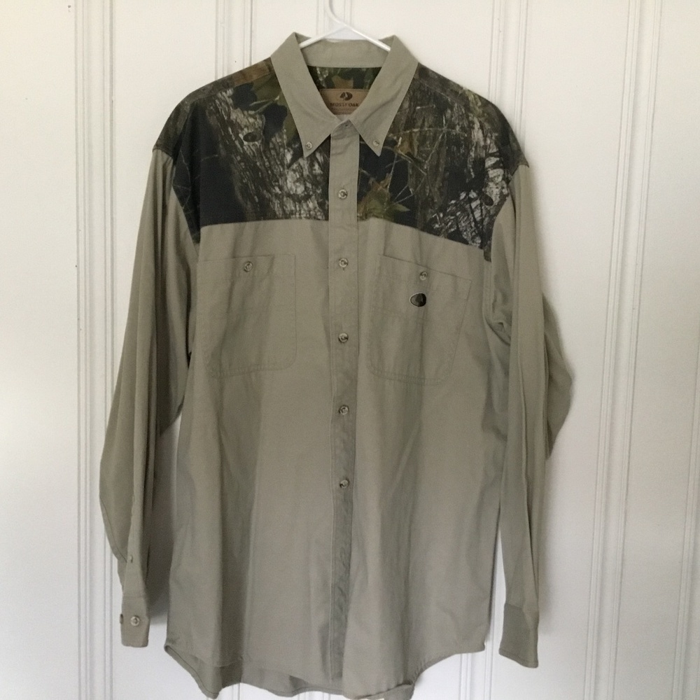 Mossy Oak Men’s Camo size XL Shirt